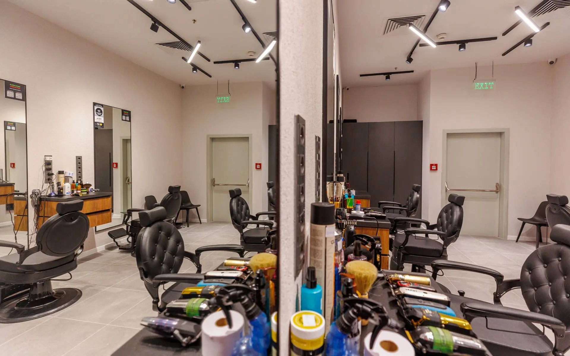 Veranda (Strada Ziduri Mosi 23) | Original Barber Shop - Atelierul